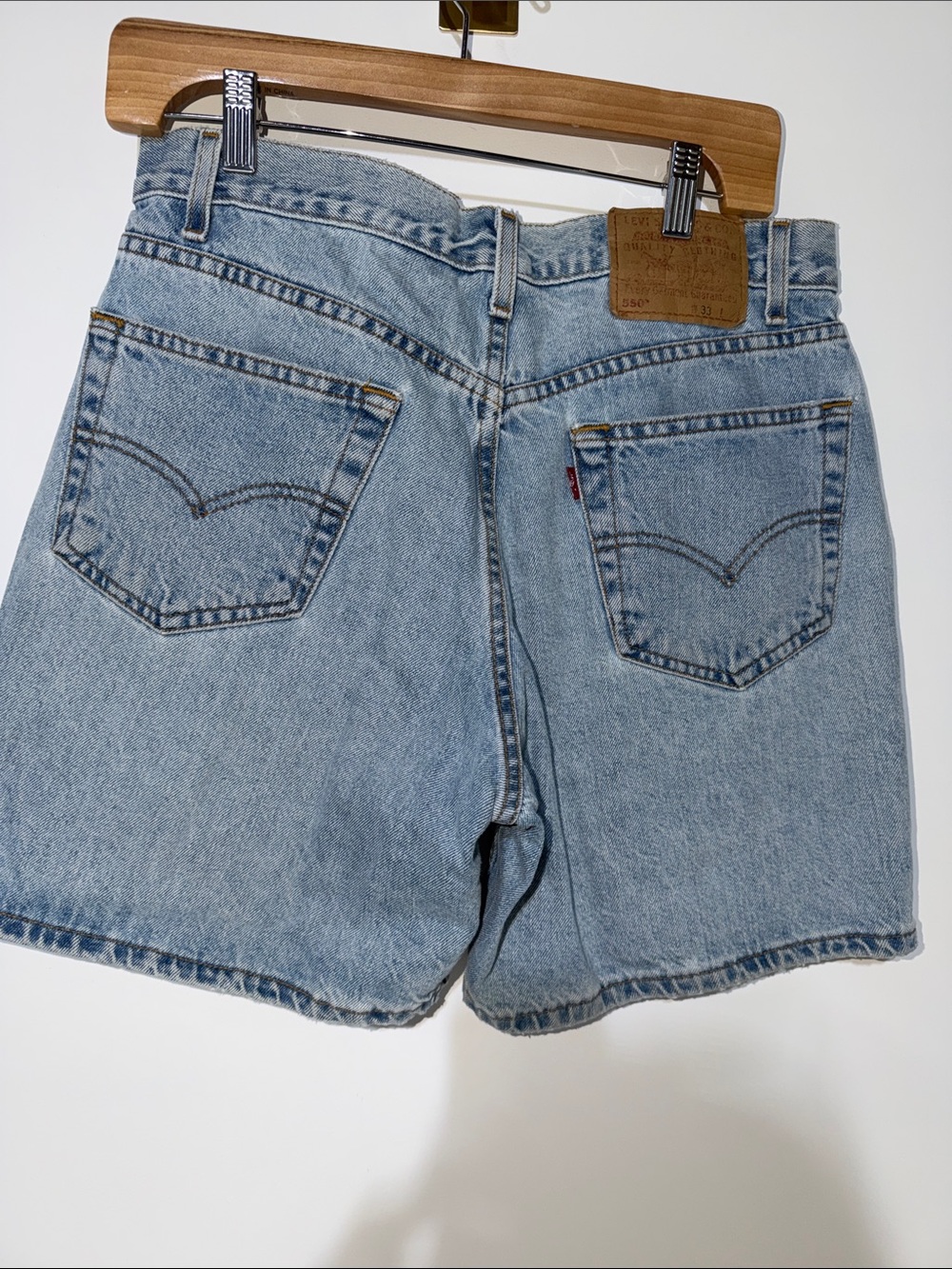 Vintage Y2K Levi’s 550 Denim Jorts Shorts 2000s Relaxed Fit Light Wash size 33”